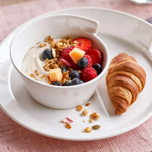 Vista 3 de Villeroy & Boch 1025251900 Wave - Tazón de arroz redondo grande (nueva forma), 20.25 onzas, blanco Creamy White premium porcelain rice bowl, made