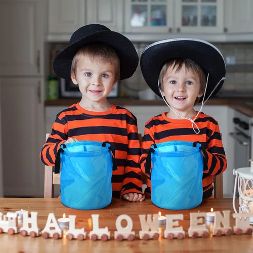 Vista 6 de Shappy 2 bolsas de dulces de Halloween con luz LED, para dulce o truco, cubo de dulces de Halloween, multiusos, reutilizable, para suministros