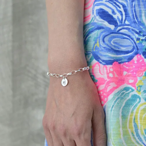 Vista 3 de Personalized Initial Charm Bracelet in Sterling Silver