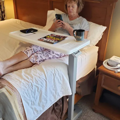 Vista 6 de Carex, mesa auxiliar para cama, mesa rodante con altura ajustable, plana, para comer, trabajar, leer o usar la computadora