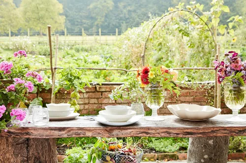 Vista 7 de Portmeirion Sophie Conran Floret - Juego de 4 piezas Plato llano, plato de ensalada, cuenco de cereales y taza, hecho de porcelana, apto