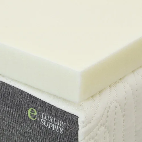 Vista 3 de eLuxurySupply Cubrecolchón de espuma viscoelástica de 1.5 pulgadas, protector de colchón que regula la temperatura, densidad de 2 libras para un