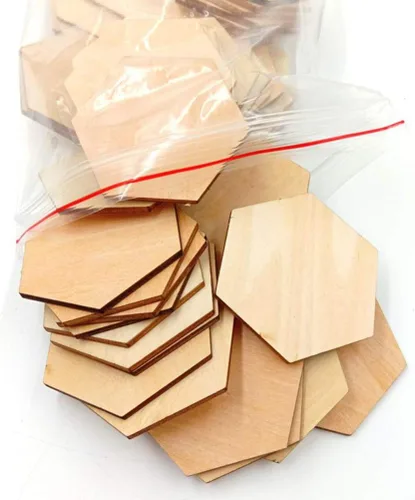 Vista 2 de 50 piezas de madera hexagonales de 1.969 in con forma de madera hexagonal sin terminar, formas recortadas para manualidades, adornos para proyectos