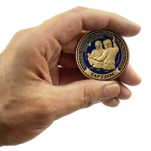 Vista 5 de Armor Coin & Emblem - Baptism LDS Challenge Coins Deluxe Display - Juego de 2 monedas de desafío con paño de pulido adicional