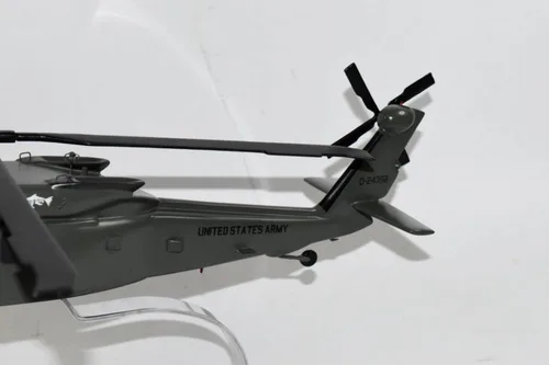 Vista 5 de Sikorsky® UH-60 Black Hawk 2-211º Regimiento de Aviación, modelo a escala de caoba de 16