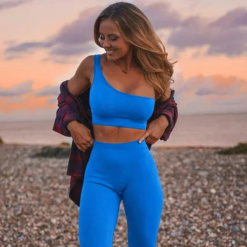 Vista 4 de QINSEN Conjunto de 2 piezas de entrenamiento para mujer, brasier deportivo acanalado de un hombro sin costuras, leggings de cintura alta, trajes