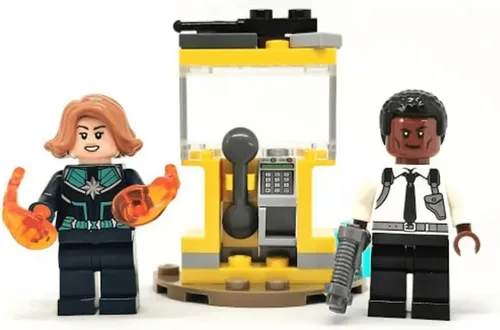 Vista 3 de LEGO Marvel Captain Marvel y Nick Fury - Bolsa de plástico (30453)