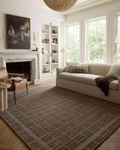 Vista 13 de Loloi Chris Loves Julia Bradley Collection, beige y medianoche, alfombra decorativa de 2 pies y 3 pulgadas x 3 pies y 9 pulgadas, alfombras clásicas
