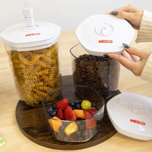 Vista 2 de NESCO Juego de recipientes al vacío de 3 piezas, recipientes de almacenamiento de alimentos sin BPA con tapas, para marinar, preparar comidas