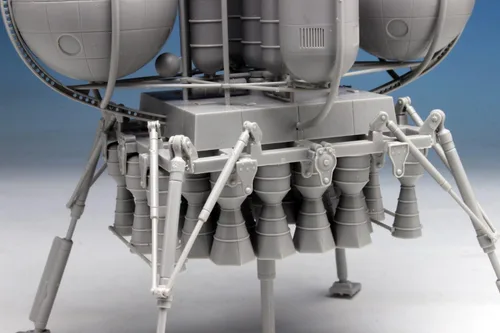 Vista 5 de Pegaso 1:350 El Moonlander