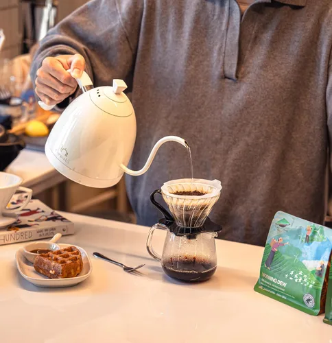 Vista 7 de Conihat Café de grano entero - 100% arábica vietnamita premium, tostado medio, notas afrutadas, caramelo y avellana, rico y suave, bajo en ácido