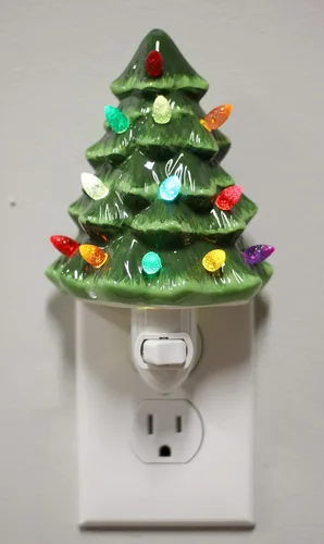 Vista 4 de Creative Hobbies Luz de Árbol de Navidad Nocturna - Luz Nocturna Vintage de Cerámica con Bombilla LED Enchufable