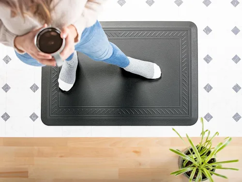Vista 9 de WeatherTech ComfortMat, Alfombrilla Antifatiga de 61 por 91 Centímetros, Patrón Bordeado, Negro
