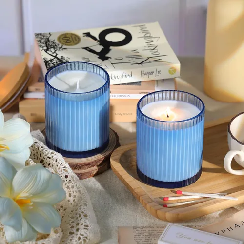 Vista 6 de sunnyfuture Juego de 8 tarros de vela azules de 10 onzas para hacer velas, tarros de vela de vidrio acanalado con tapas y etiquetas de madera