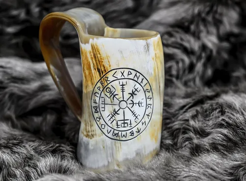 Vista 3 de Taza de Cuerno Vikingo - 100% Auténtica 355ml - Taza Única Hecha a Mano de Cuerno de Buey Vikingo Nórdico para Bebidas Calientes y Frías - Regalo
