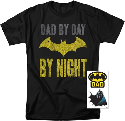 Vista 2 de Popfunk Camiseta clásica de Batman Dad by Day para el día del padre y calcomanías