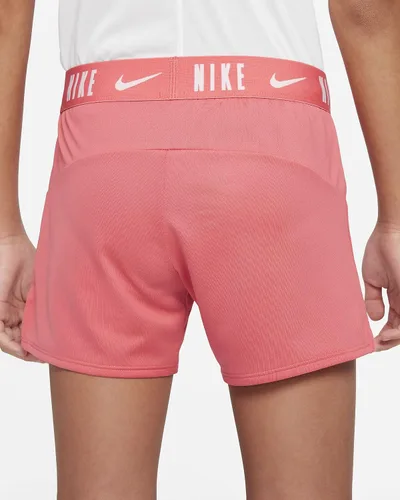 Vista 2 de Nike Pantalones cortos de entrenamiento Dri-FIT Trophy de 6 pulgadas para niñas grandes