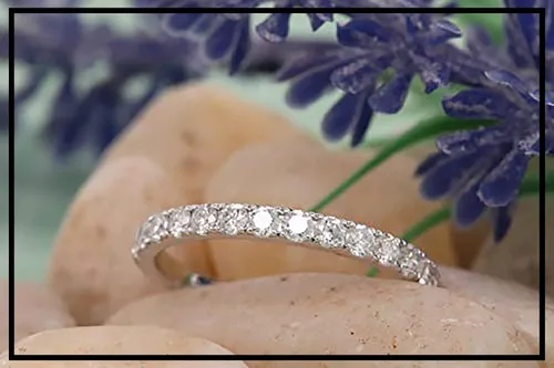 Vista 4 de Dazzlingrock Collection Anillo apilable de oro de 10 quilates de 0,50 quilates con diamantes blancos redondos de 12 quilates
