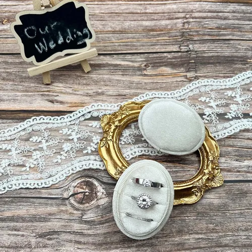Vista 3 de Caja de anillos de terciopelo ovalada de 3 ranuras - Caja premium para anillos de boda de tres ranuras, organizador de joyería vintage hecho a mano