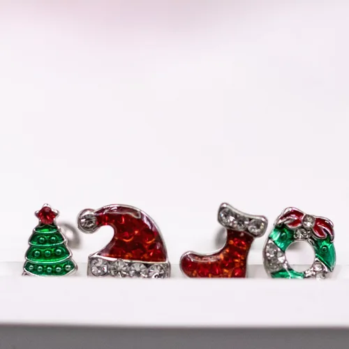 Vista 3 de VERAMI 4 aretes de cartílago de 16G 316L de acero inoxidable para árbol de Navidad, corona, sombrero de Navidad, botas, hélix, tragus, concha
