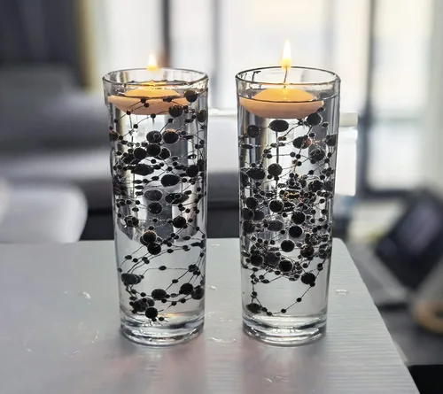 Vista 2 de 50 piezas de cadena de perlas para centro de mesa de velas flotantes, relleno de jarrón de perlas sintéticas negras para decoración de mesa de boda.