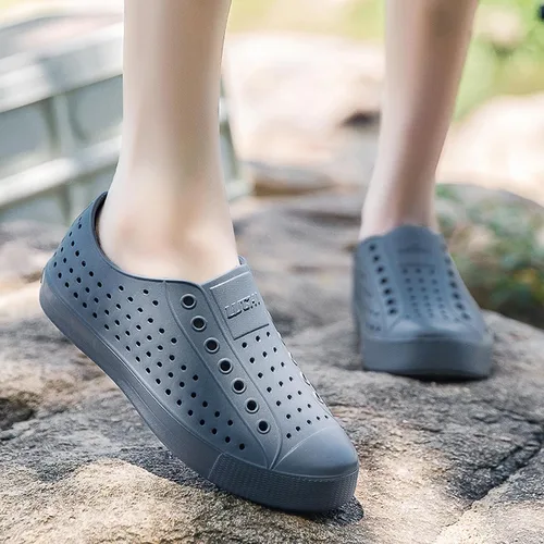 Vista 7 de FLIOZY Zuecos de jardín impermeables para hombres y mujeres, zapatos ligeros y transpirables de EVA sin cordones, cómodos y antideslizantes, calzado