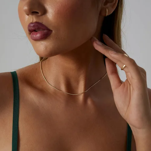 Vista 3 de CAROVO Gargantilla para mujer, delicado collar chapado en oro de 14 quilates, con lentejuelas y puntos brillantes, caja de clip satélite, collares