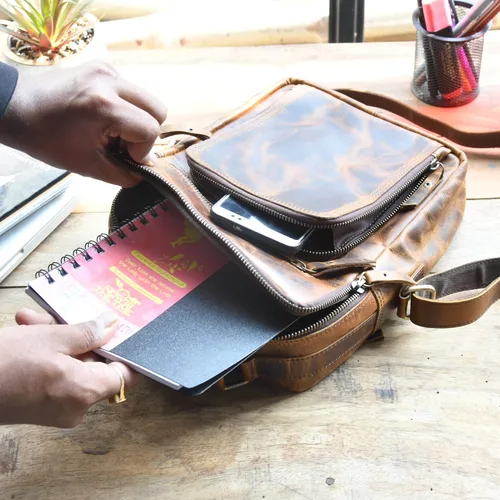 Vista 6 de Bolso bandolera pequeño de cuero para hombre, bolso de cuero para hombre, bolso de hombro vintage, bolso cruzado para el trabajo