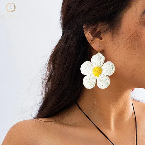 Vista 4 de Locrccl Aretes colgantes de ratán envueltos en paja de rafia para mujer, aretes de ratán para vacaciones de verano, esenciales para playa, aretes