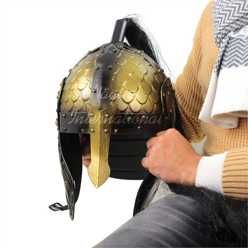 Vista 3 de Nagina International Casco nasal medieval Superficie de aletas en relieve con acabado negro antiguo y bronce y correas de barbilla, pelos negros
