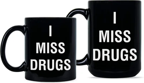 Vista 2 de We Got Good Taza de café con texto en inglés "I Miss Drugs" para adultos