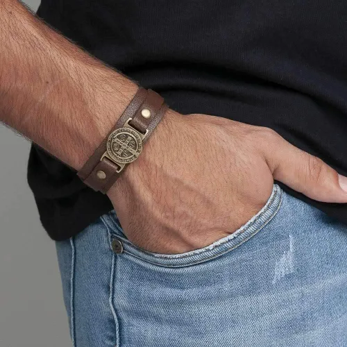 Vista 5 de Intercession Pulsera de protección de cuero genuino de San Benito, fabricada en Brasil, Madera