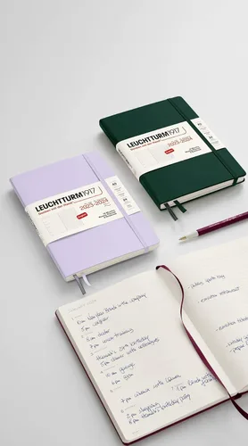 Vista 2 de LEUCHTTURM1917 - Agenda semanal y cuaderno de 18 meses mediano A5, julio de 2023 - diciembre de 2024, inglés, tapa dura, negro