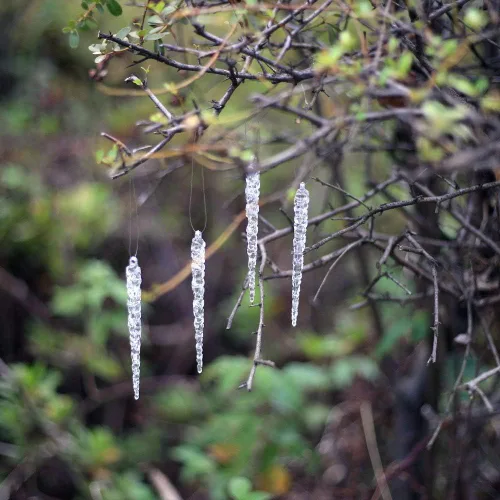 Vista 5 de ToBeIT 20 carámbanos acrílicos colgantes para árbol de Navidad y 10 copos de nieve acrílicos para árboles de Navidad, paquetes de regalo