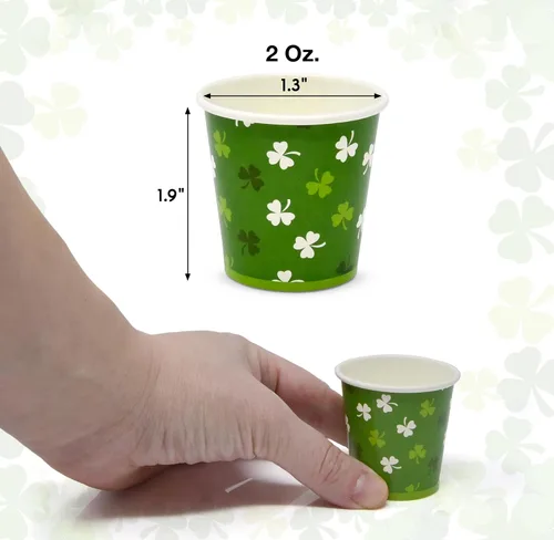 Vista 2 de Gift Boutique Paquete de 100 vasos de papel de trébol del día de San Patricio de 2 onzas, mini tazas de trébol verde para fiestas, postres