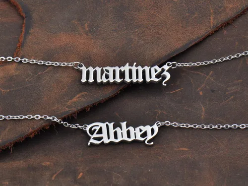 Vista 4 de HUAN XUN Collar con nombre personalizado con inicial para mujer