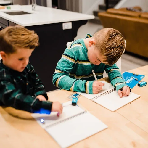 Vista 2 de Circuit Scribe Paquete completo de aula 30 bolígrafos de tinta conductora, 110 módulos Regalo perfecto para futuros inventores Educación