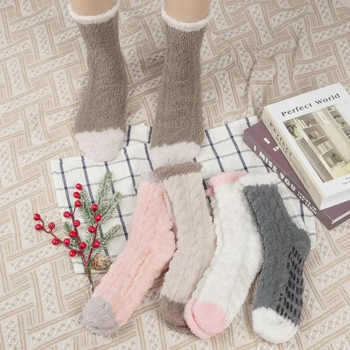 Vista 4 de Calcetines mullidos con empuñaduras para mujer, 5 pares suaves y esponjosos para dormir, acogedores, calcetines de hospital antideslizantes de felpa