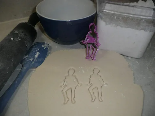 Vista 6 de YNGLLC JAZZ DANCER POSE - Cortador de galletas – morado, tema de baile, fabricado en Estados Unidos, 2 x 4 x 5/8 pulgadas, 1 pieza
