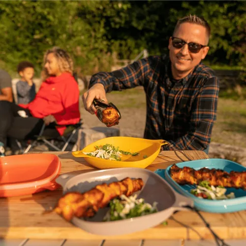 Vista 5 de UCO Kit de 6 piezas para acampar con cuenco, plato, taza de campamento y juego de utensilios Switch Spork
