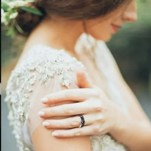 Vista 4 de Anillos de promesa personalizados a juego para parejas, anillos infinitos, mejores amigos, anillos de boda de acero inoxidable para él y ella
