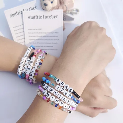 Vista 6 de JALZEMPL 5Pcs Taylor Eras Tour Swiftie Bracelets Lover 1989 Reputation Mid Friendship Bracelet Beads Set Lover Era Taylor Outfit Inspired Lover