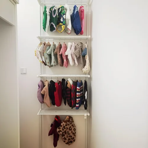 Vista 7 de Paquete de 5 perchas de madera, colgador de ropa para perros de 8.6 pulgadas, perchas pequeñas para vestido de muñeca, ropa, vestidos, accesorios (L)