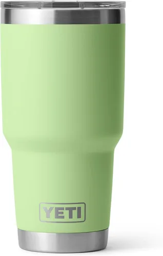 Vista 22 de YETI Rambler - Vaso de 30 oz, acero inoxidable, aislado al vacío con tapa MagSlider, color carmesí Amarillo
