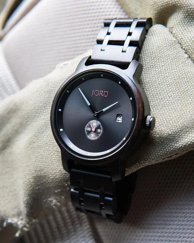 Vista 4 de Jord Relojes de pulsera de madera para hombre, serie Hyde, correa de reloj de madera, bisel de madera, movimiento de cuarzo analógico, incluye caja