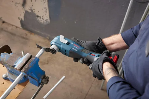 Vista 10 de BOSCH GOP18V-34B12 Kit multiherramienta oscilante StarlockPlus® de 18V sin escobillas con (1) batería de alimentación estándar de 2 Ah