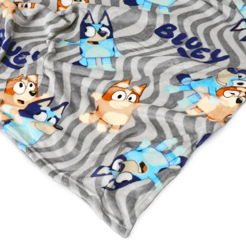 Vista 4 de Bluey Throw & Plush Hugger Set, 50"x60" Silk Touch Blanket with 3D Character Pillow – Soft, Cozy Blanket for Kids and Toddlers Bluey Fun