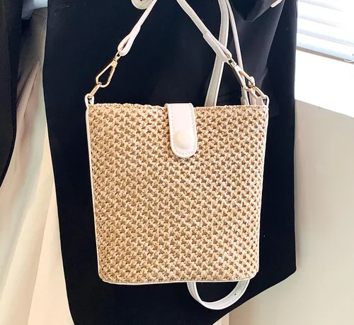 Vista 7 de Bolso cruzado de paja para mujer, bolso de hombro hecho a mano de ratán para playa, correas de cuero tejidas a mano, bolso de mano de paja
