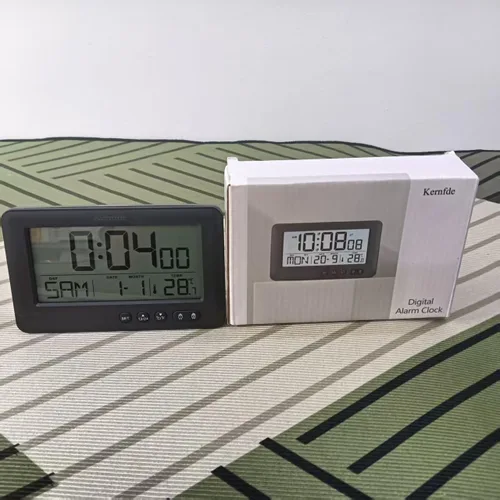 Vista 7 de Reloj despertador de viaje alimentado por pilas, reloj despertador para dormitorios, pequeño reloj digital con luz de fondo, 2 alarmas, repetición