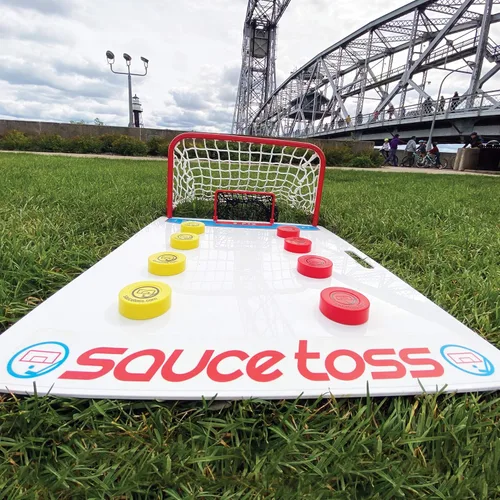 Vista 7 de Sauce Toss: El Juego Premium de Pase de Salsa de Hockey para Jugar, Pasar, Entrenar, Tiros de Truco y Más - Juego de Hockey Portátil y Apto